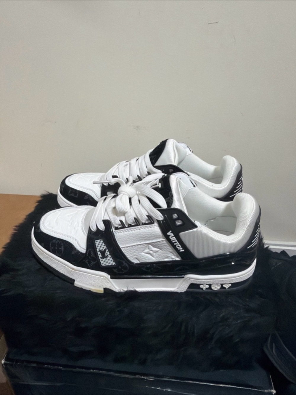 Louis Vuitton White and Black Monogram Low-Top Sneakers - Picture 2 of 7